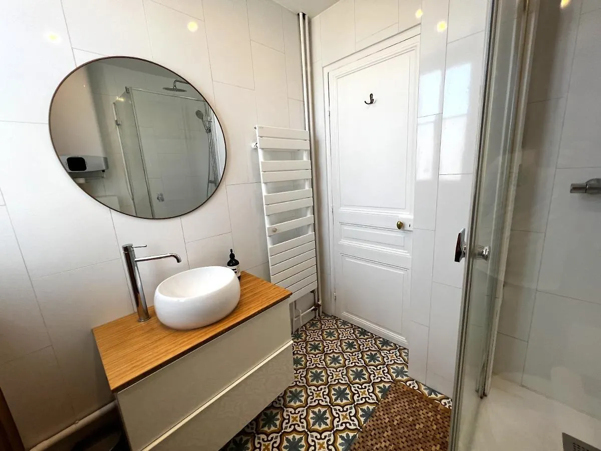 The Elegant - Sunny & Quiet - Near Bastille Apartment Paris France